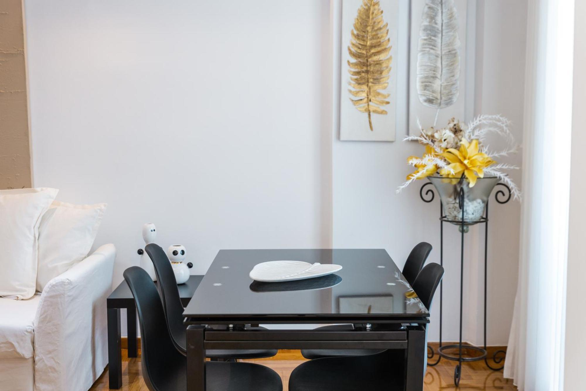 Appartement In Glyfada Center *