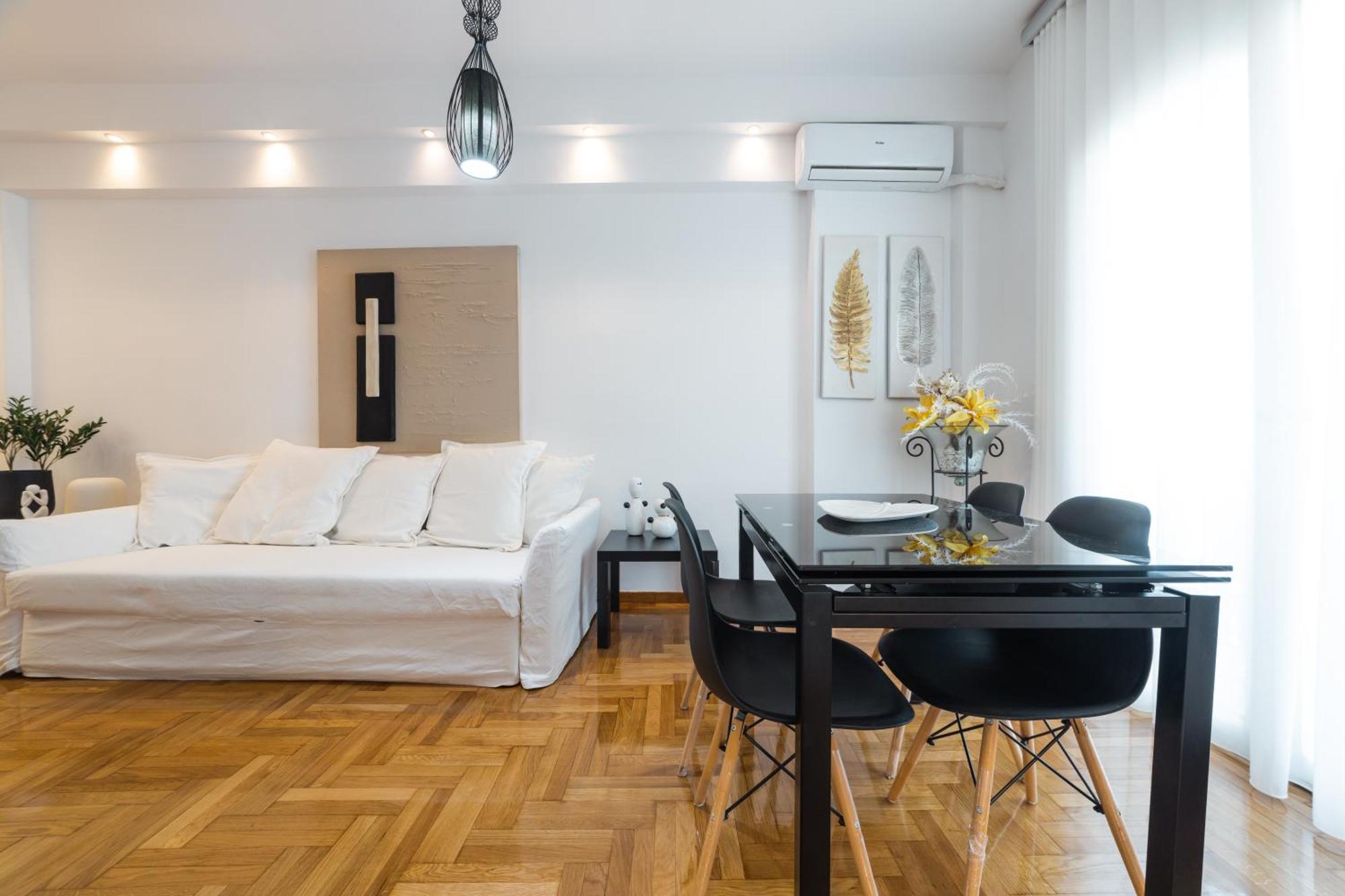 Appartement In Glyfada Center *