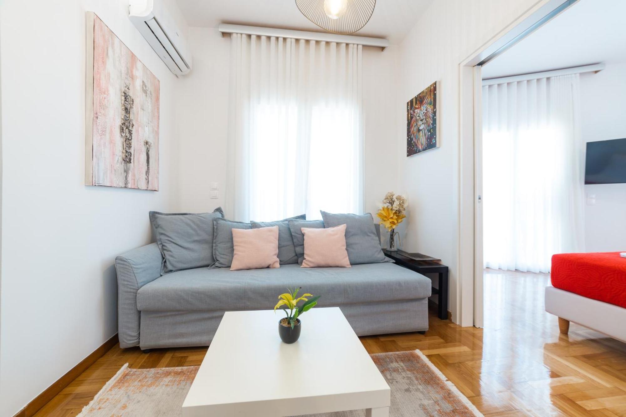 Appartement In Glyfada Center *